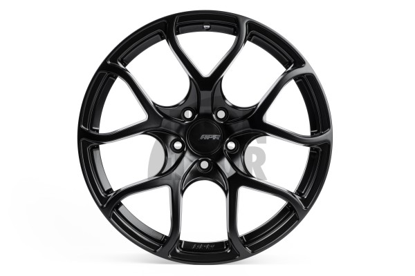 A01 Flow Formed Wheel 18 x 8.5 ET45 Gunmetal, Black or Silver APR